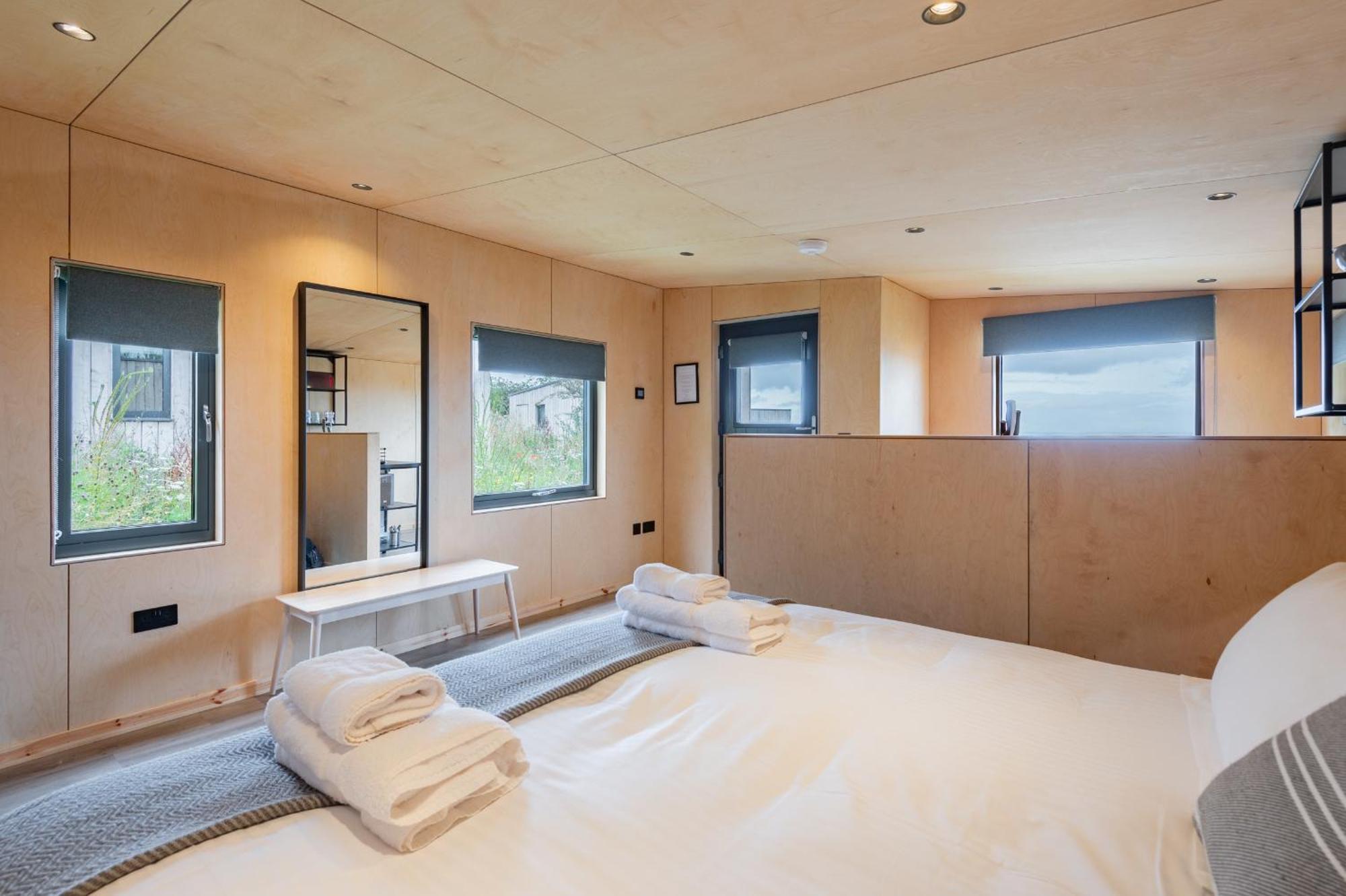Rustic Cabins, Sea Views From Rewilded Farm With Highland Cows セント・アンドルーズ エクステリア 写真