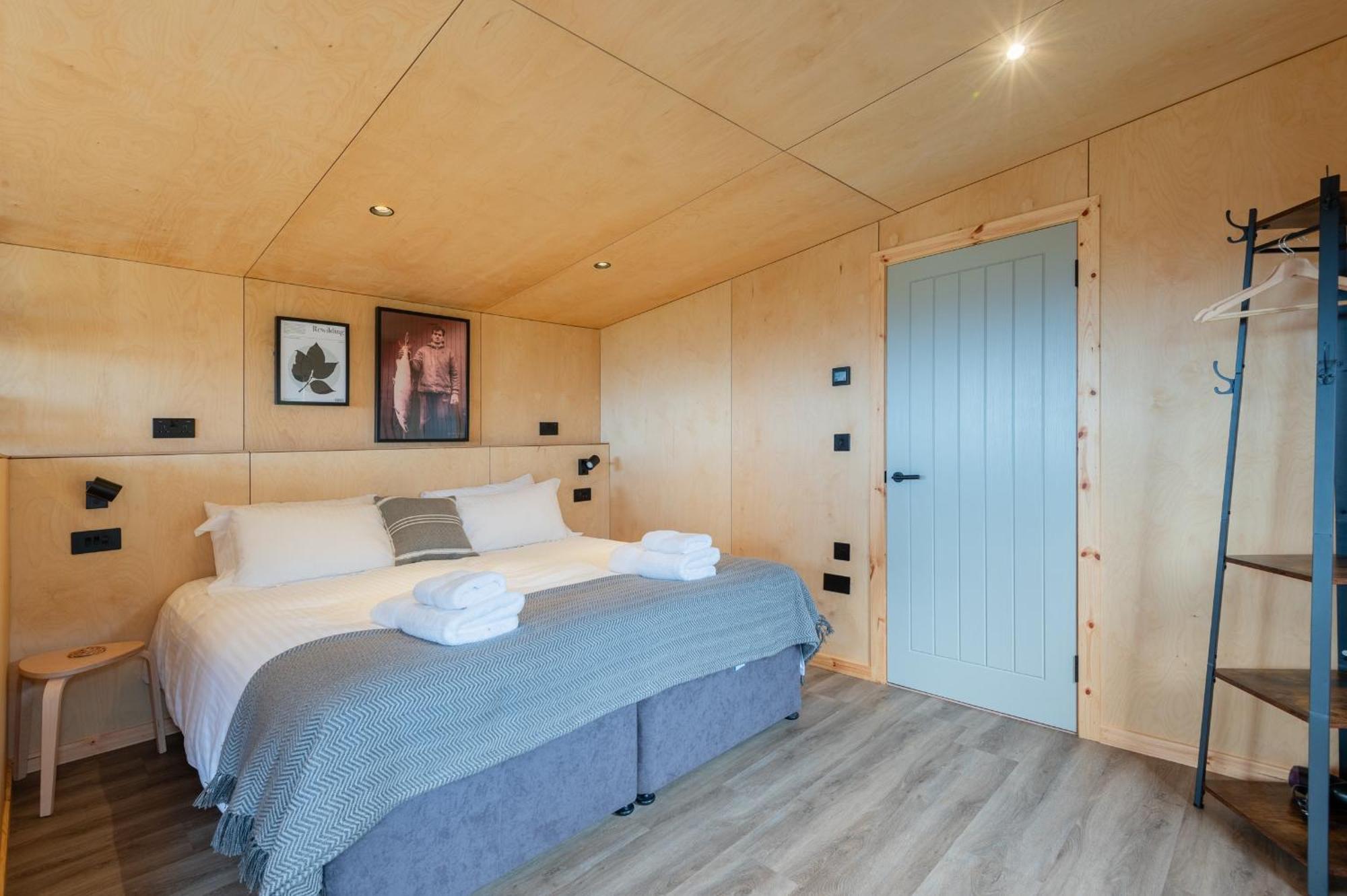 Rustic Cabins, Sea Views From Rewilded Farm With Highland Cows セント・アンドルーズ エクステリア 写真