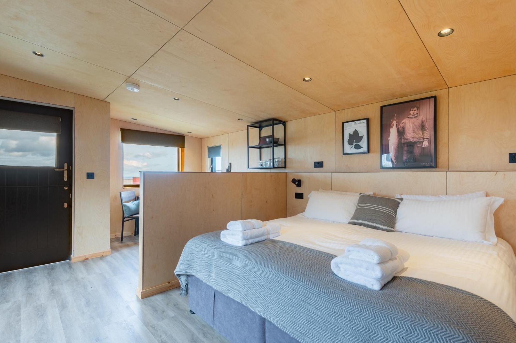 Rustic Cabins, Sea Views From Rewilded Farm With Highland Cows セント・アンドルーズ エクステリア 写真